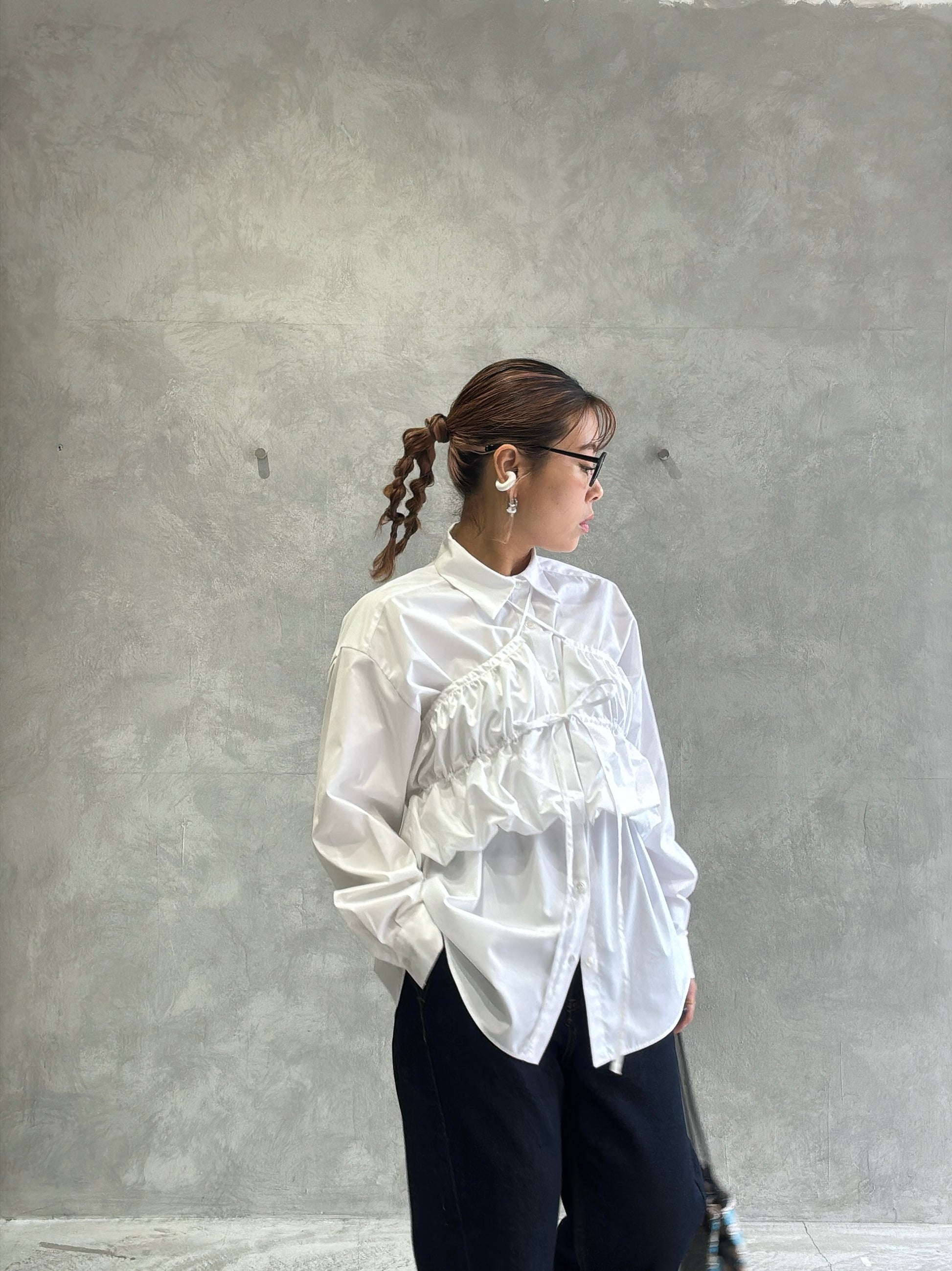 ギャザーぺプラム付きシャツ／VERSEAU