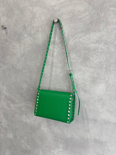 【予約販売】スタッズショルダーハードバッグ／cheek