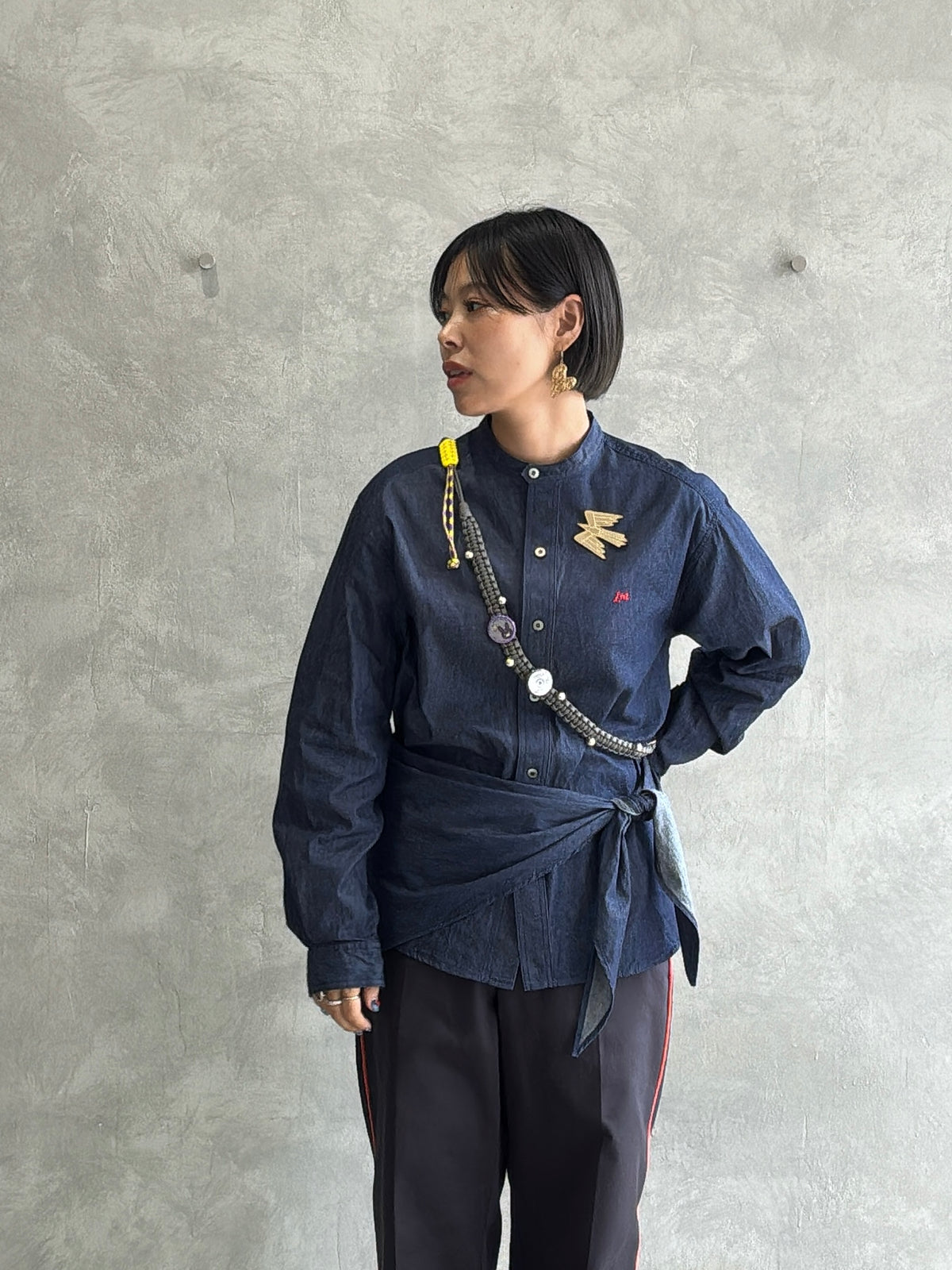 スタンドカラーデニムシャツ（スカーフ付き）／#8643203／LE MÉLANGE／2026 AW #1