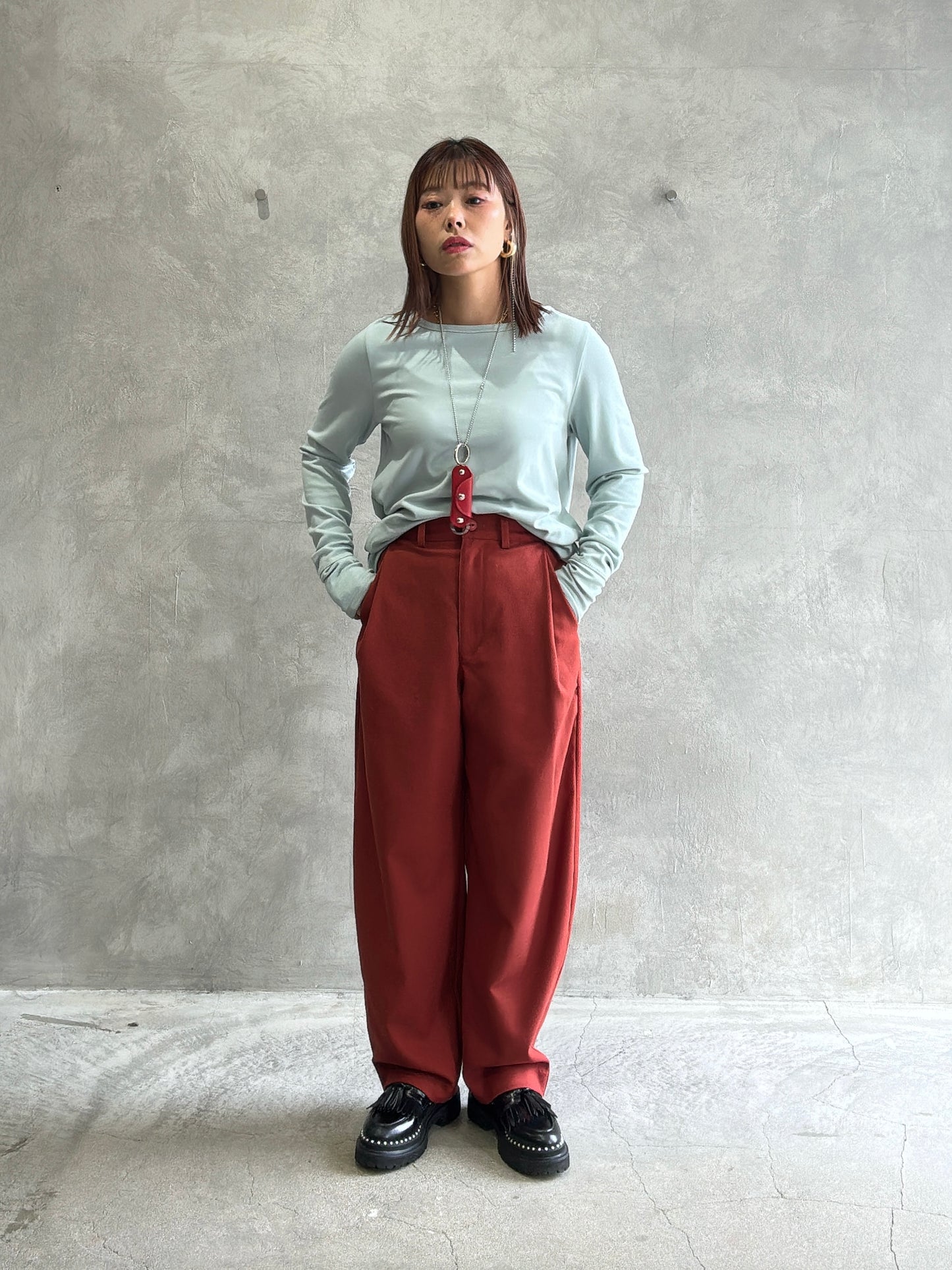 タックカーブパンツ／ANNA  KERRY