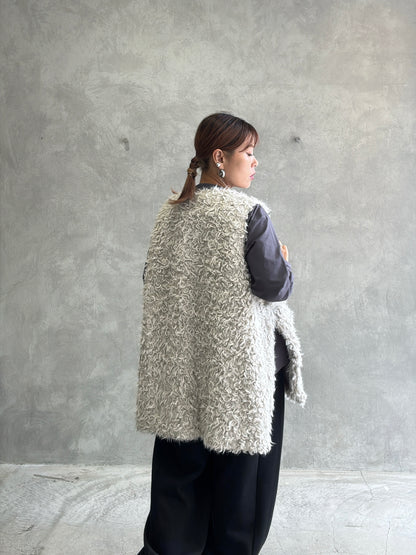 バックオーバーカーリーファーベスト／CYAN TOKYO