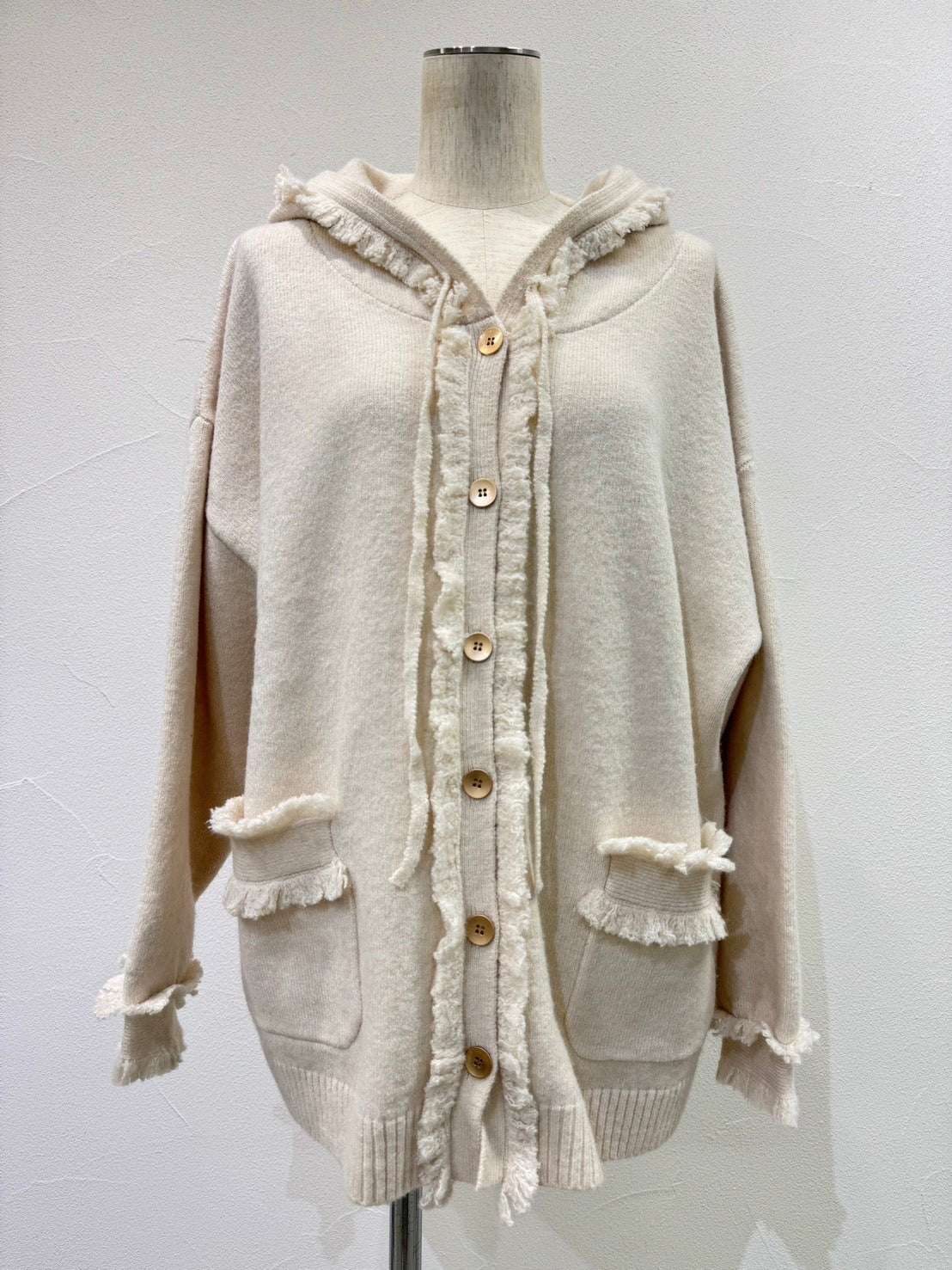 【予約⚡︎販売】トリムフリンジニットフーディ／604508／CYAN tokyo／2026 AW#1