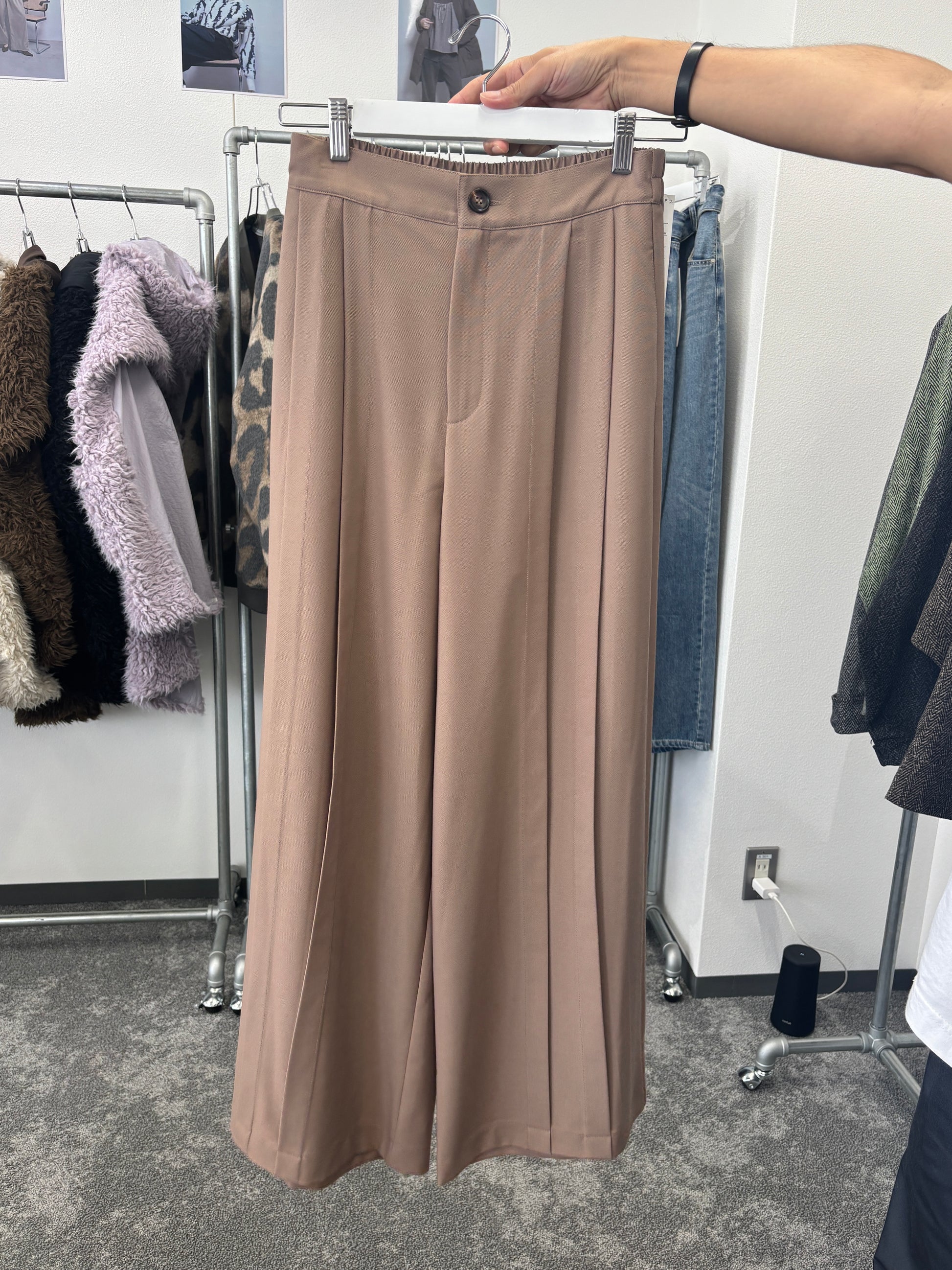 【予約⚡︎販売】エンドタックワイドパンツ／607527／CYAN tokyo／2026 AW#2