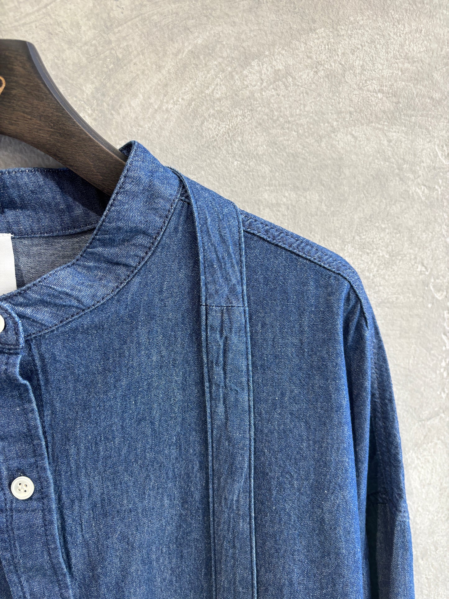 ライトデニムブラウス／Dignite collier