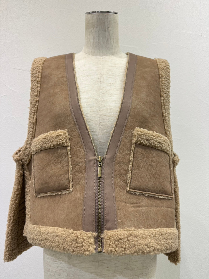 【予約⚡︎販売】バックオーバームートンベスト／604499／CYAN tokyo／2026 AW#1
