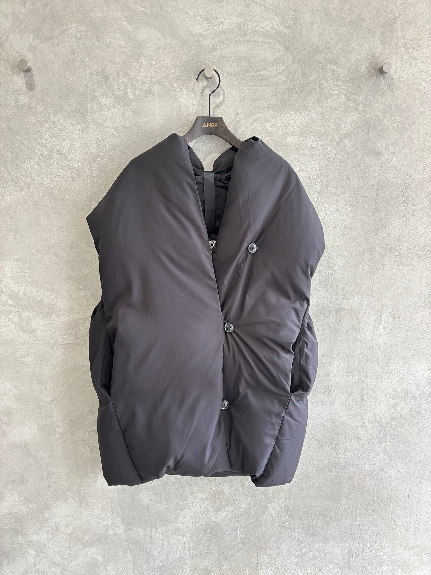 ストールライクダウンベスト／CYAN TOKYO