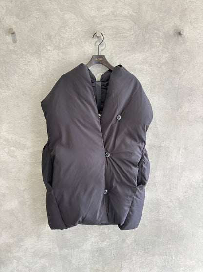 ストールライクダウンベスト／CYAN TOKYO