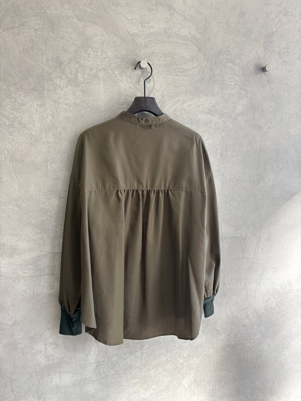 タックフレアーブラウス／trois