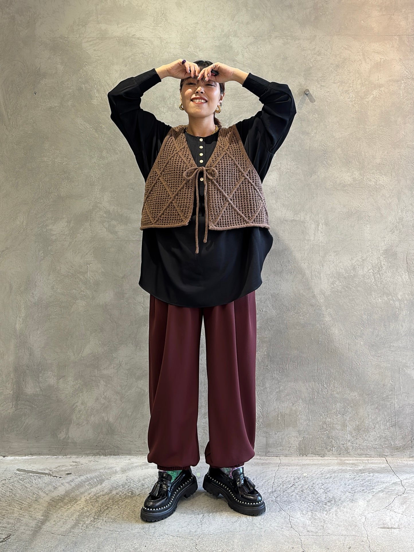 グロッシーヘンリーリブブラウス／CYAN tokyo