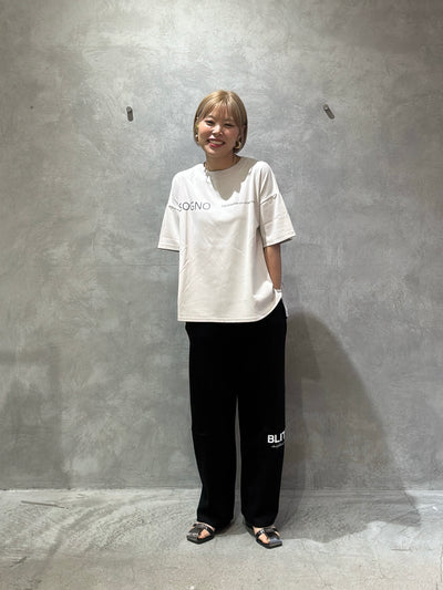 オーバーサイズロゴTシャツ／Anna Kerry