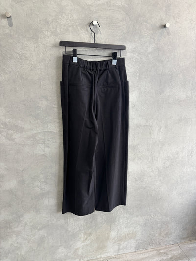 タックパンツ／trois／MNMS