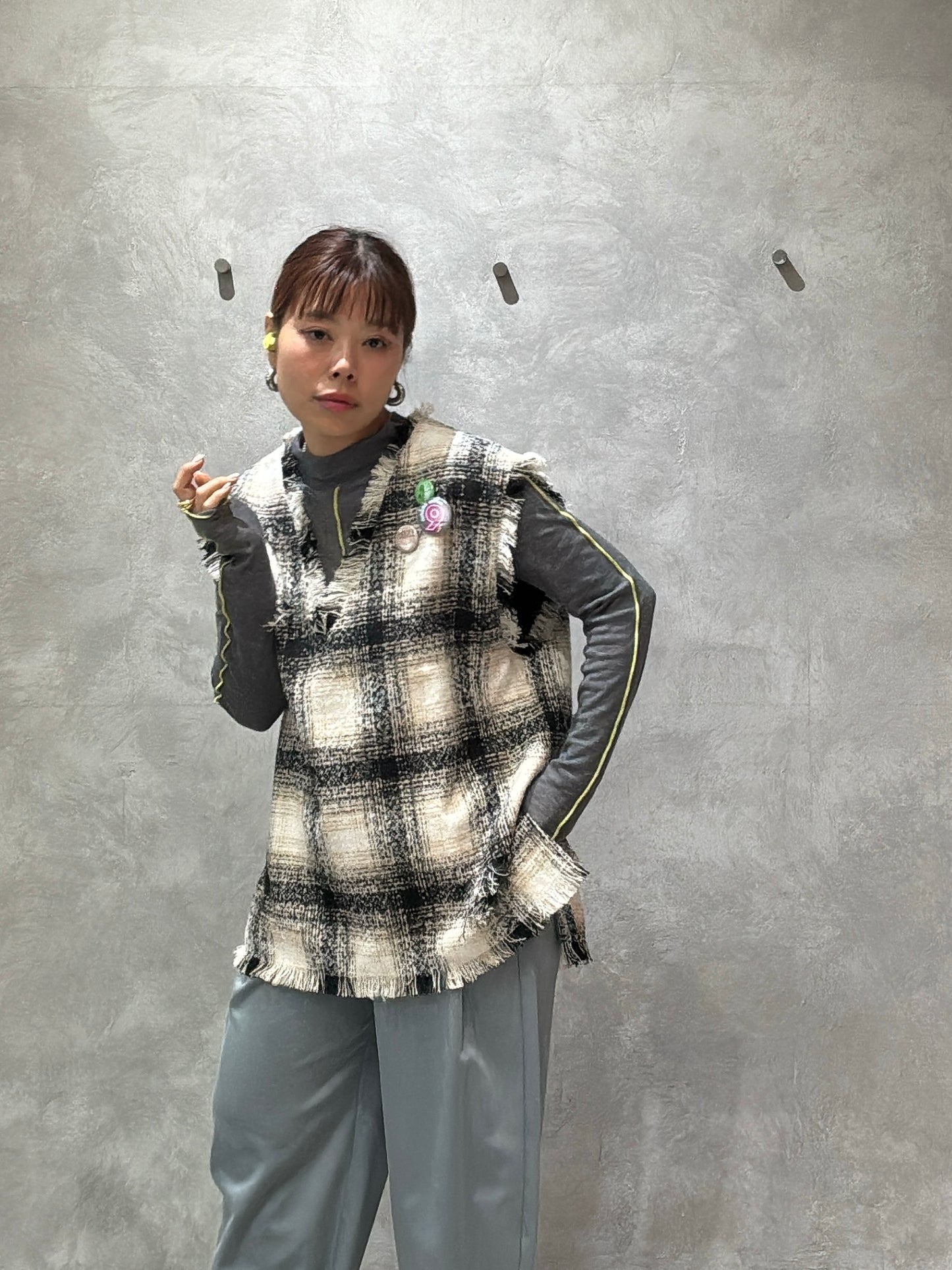 クラッシュツイードVネックベスト／the Nines