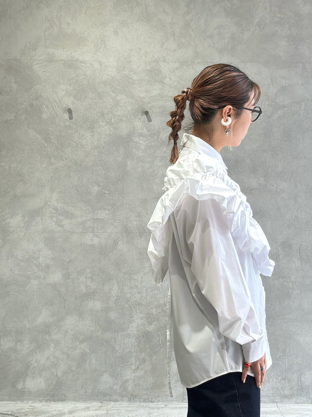 ギャザーぺプラム付きシャツ／VERSEAU