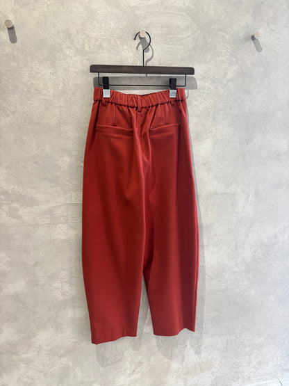 タックカーブパンツ／ANNA  KERRY