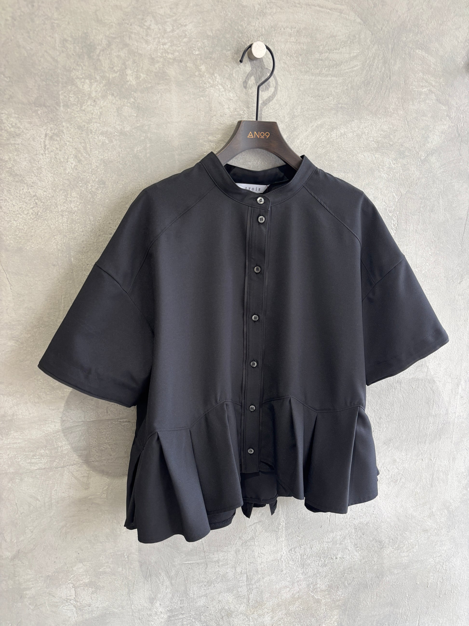 ぺプラムブラウス／trois