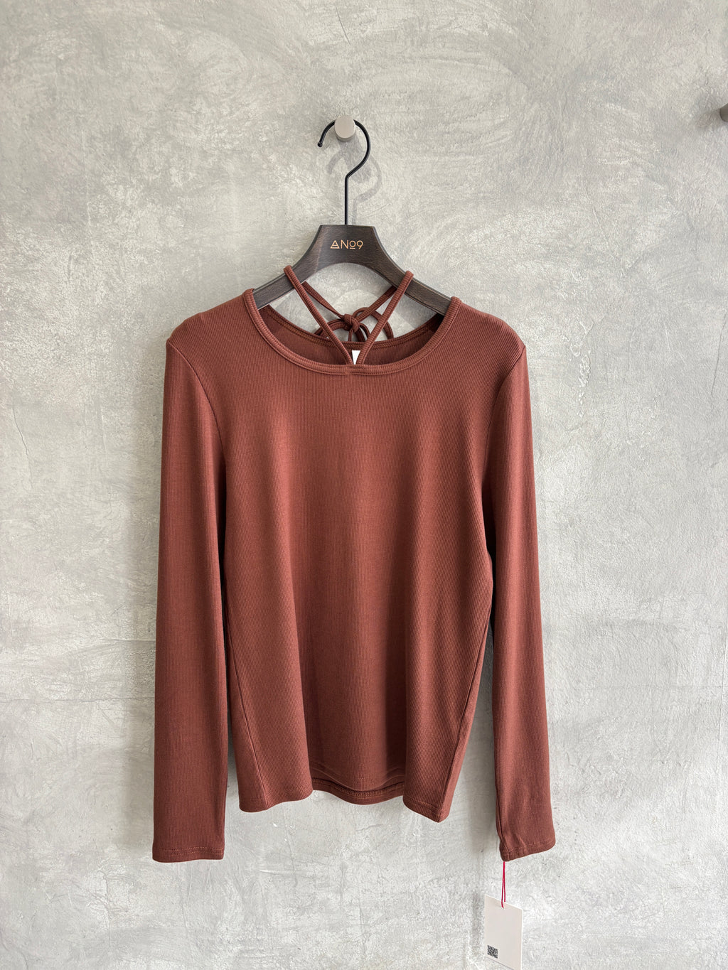 ホルターネックプルオーバー／Dignite collier