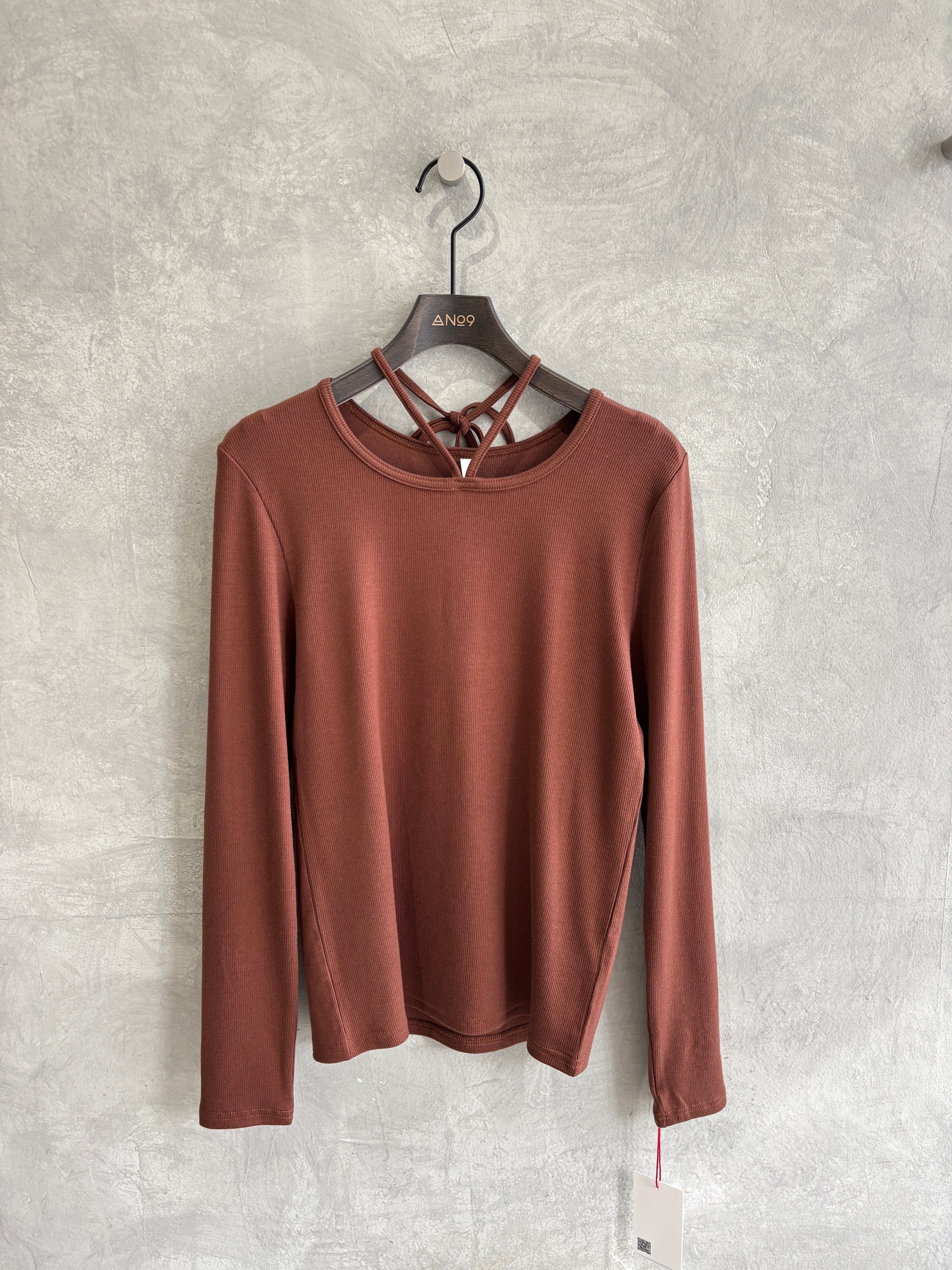 ホルターネックプルオーバー／Dignite collier