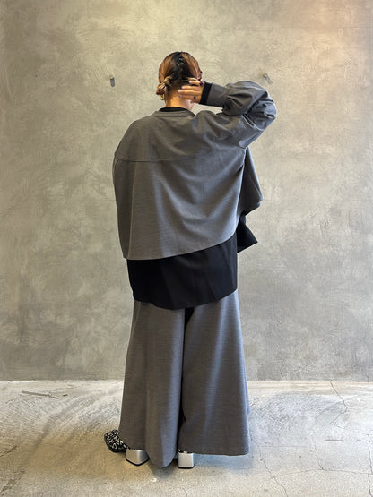 シャーリングティアードブラウス／CYAN tokyo