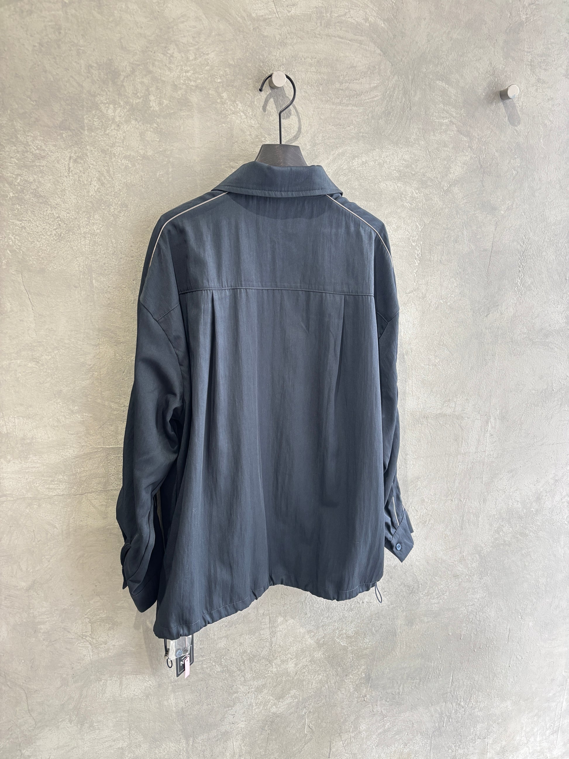 パイピングナイロンシャツ