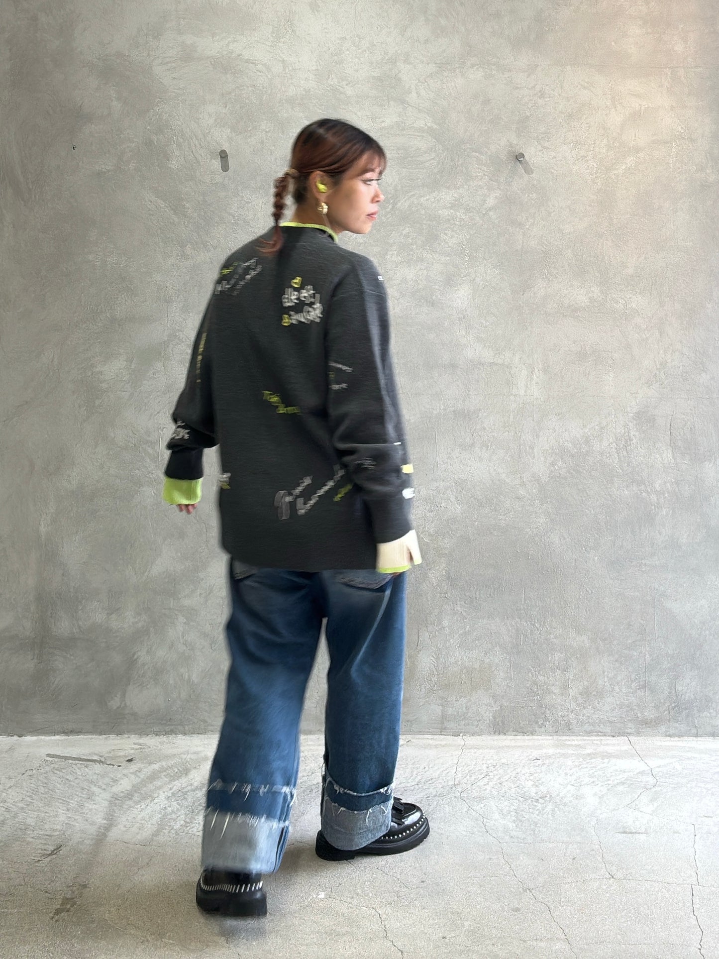 刺繍ロゴニットカーディガン／LHELBIE