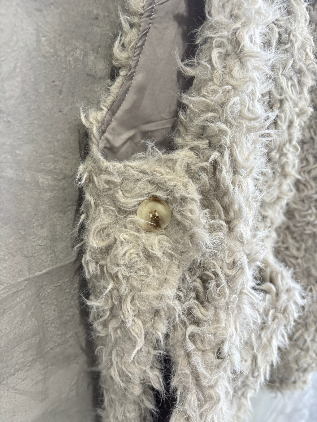 バックオーバーカーリーファーベスト／CYAN TOKYO