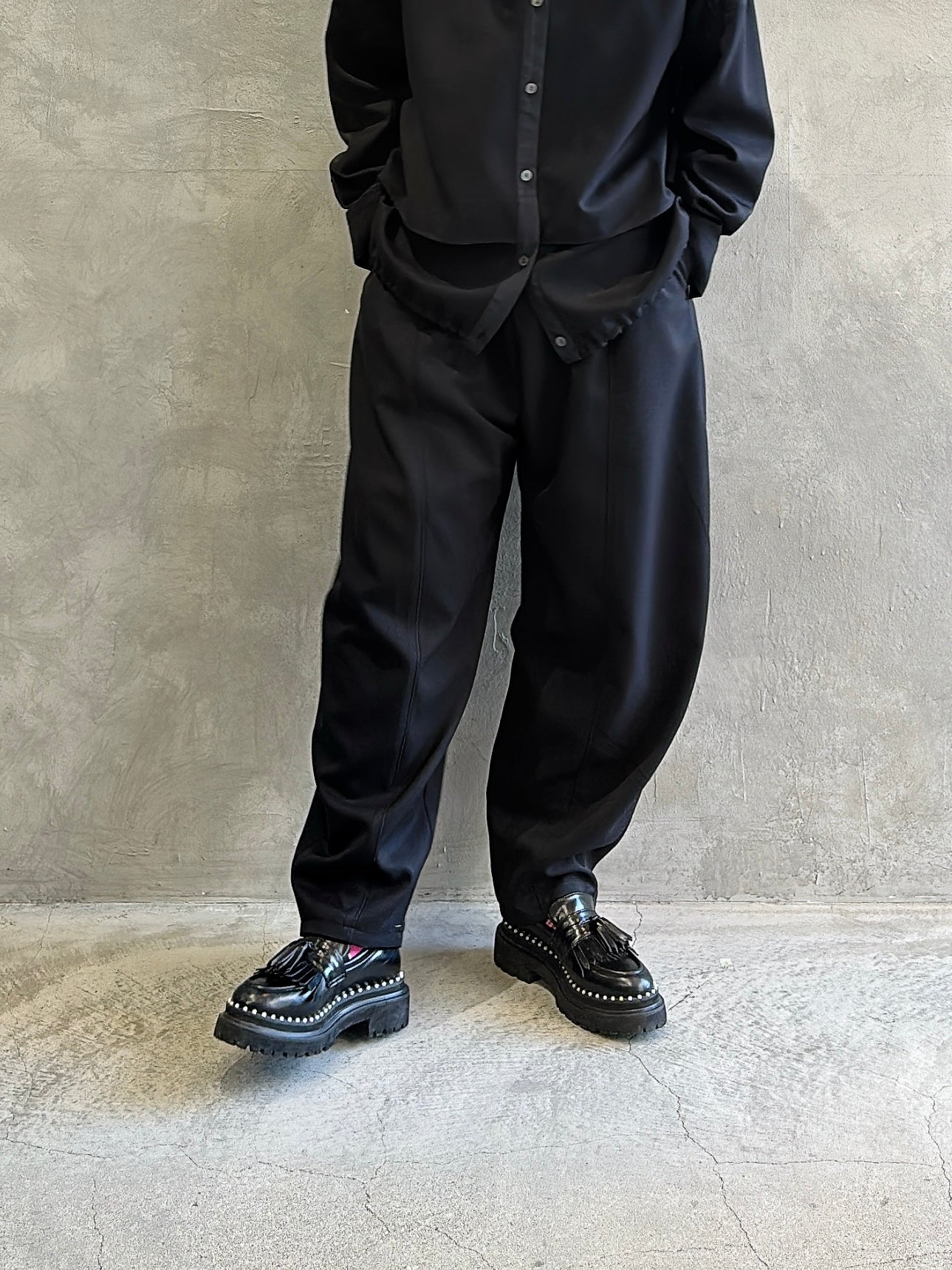 イージーカーブパンツ／trois