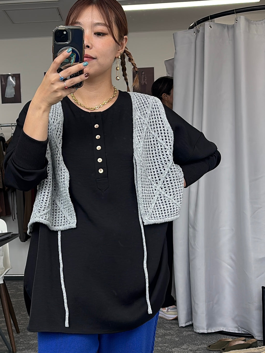 グロッシーヘンリーリブブラウス／CYAN tokyo