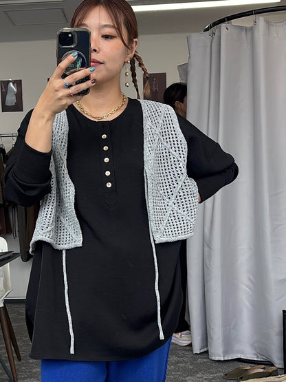 グロッシーヘンリーリブブラウス／CYAN tokyo