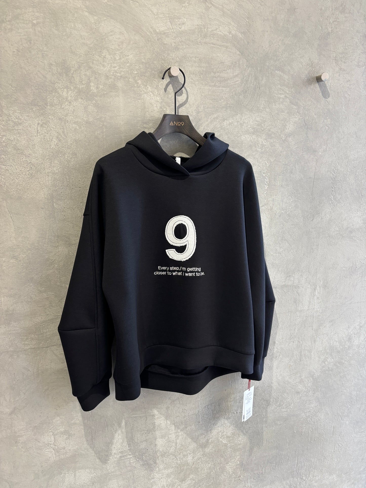 【再入荷】ボンディング「9」刺繍パーカー／Dignite collier