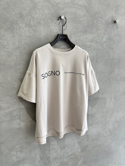 オーバーサイズロゴTシャツ／Anna Kerry