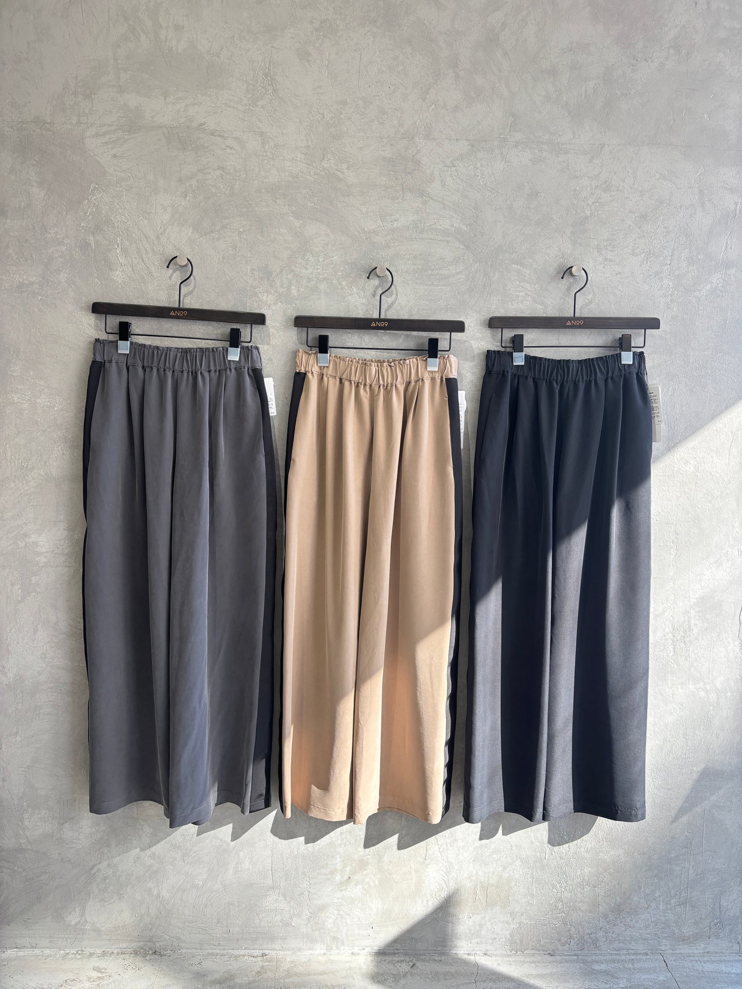 ピーチポプリンサイドテープワイドパンツ／trois