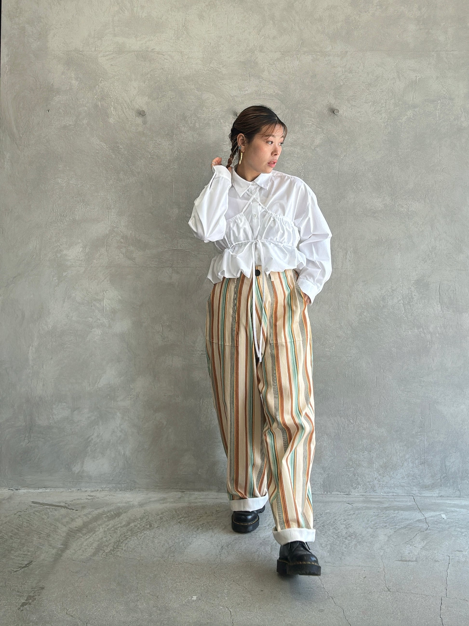 ギャザーぺプラム付きシャツ／VERSEAU