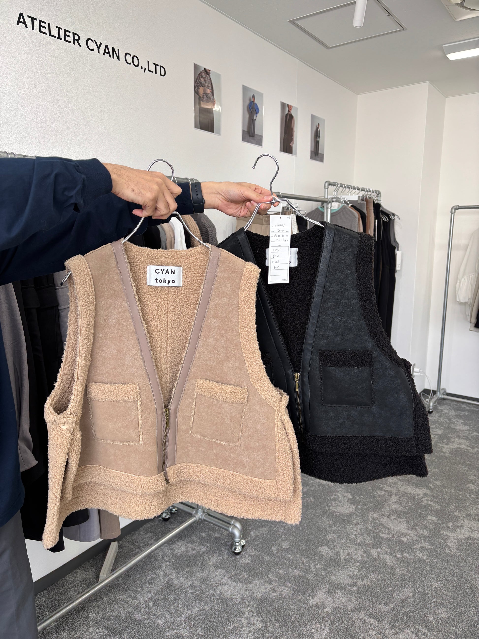 【予約⚡︎販売】バックオーバームートンベスト／604499／CYAN tokyo／2026 AW#1