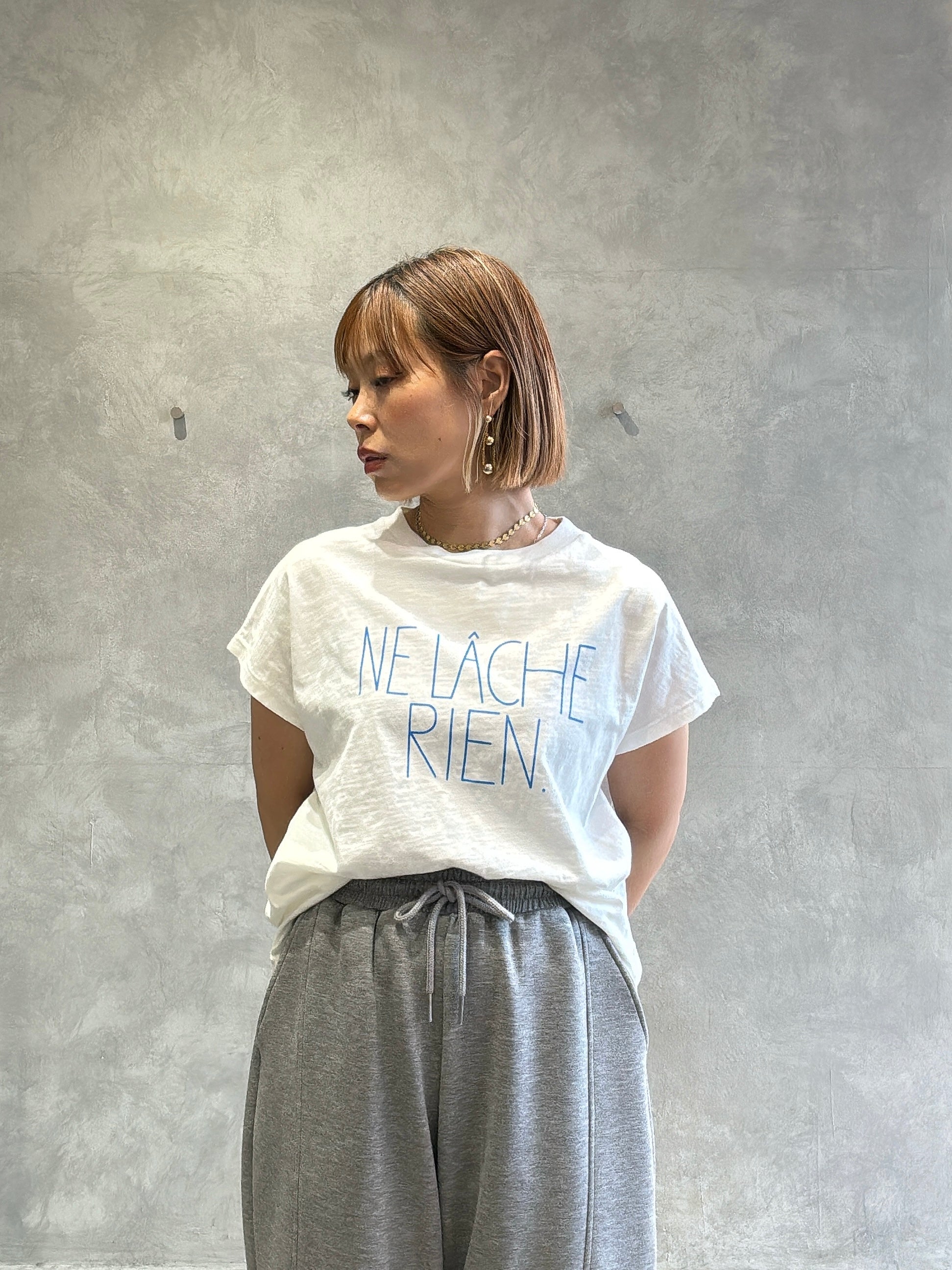 【予約販売】NE LACHE RIENロゴゆるフレンチスラブTシャツ／ING