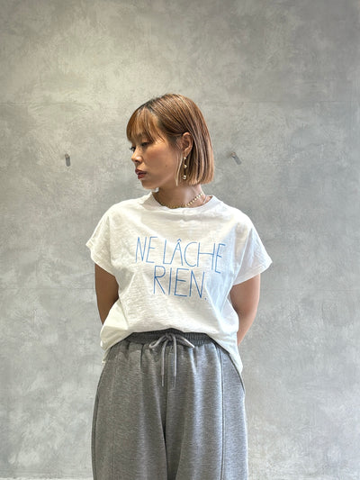 受付終了【予約販売】NE LACHE RIENロゴゆるフレンチスラブTシャツ／ING
