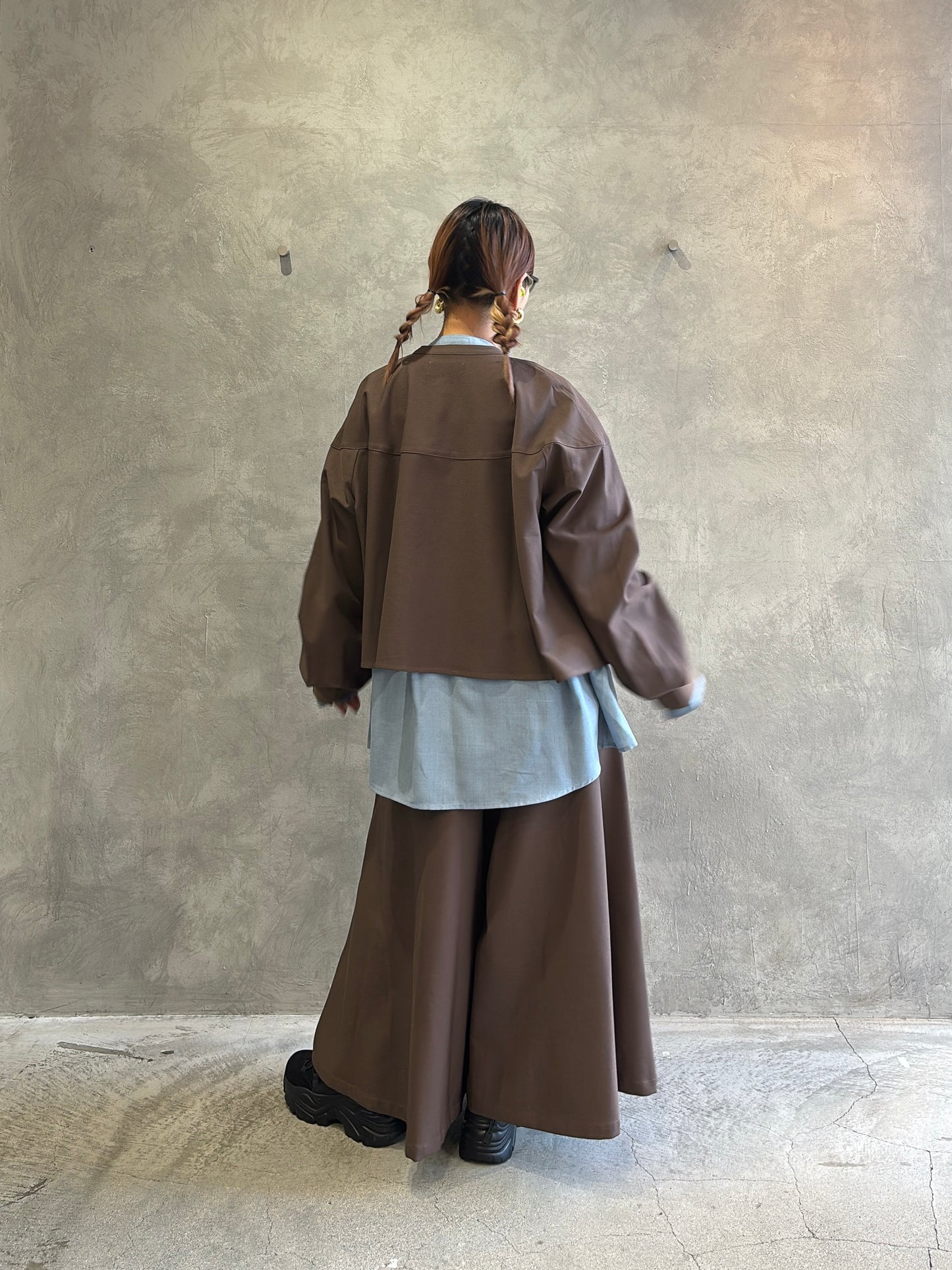 ラウンドステッチサーキュラシャツ／CYAN tokyo