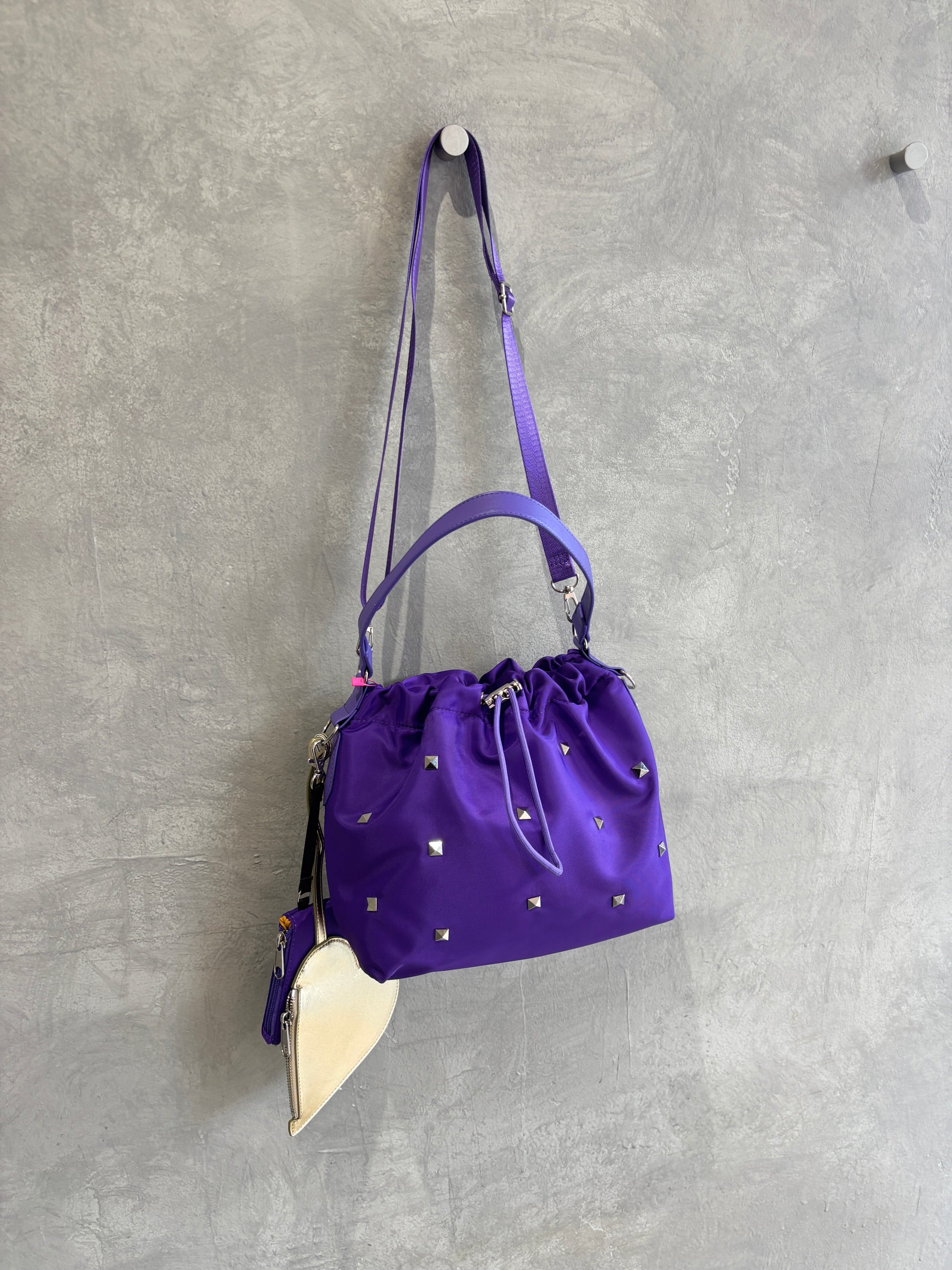 【予約販売】スタッズパディング巾着バッグ／cheek