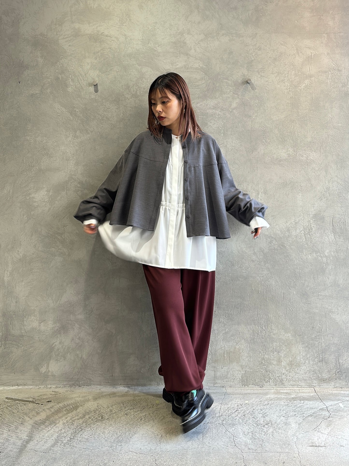 シャーリングティアードブラウス／CYAN tokyo