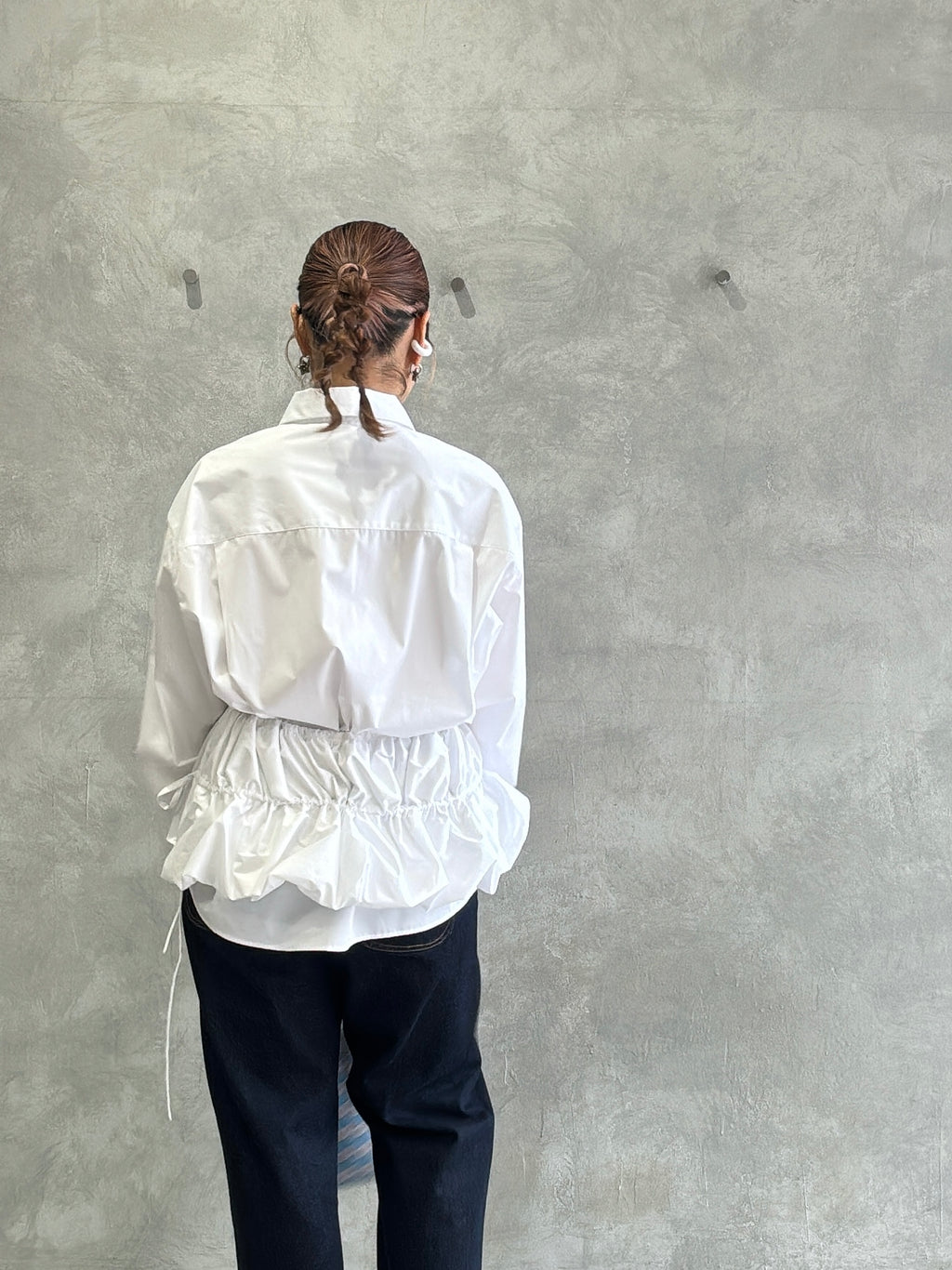 ギャザーぺプラム付きシャツ／VERSEAU