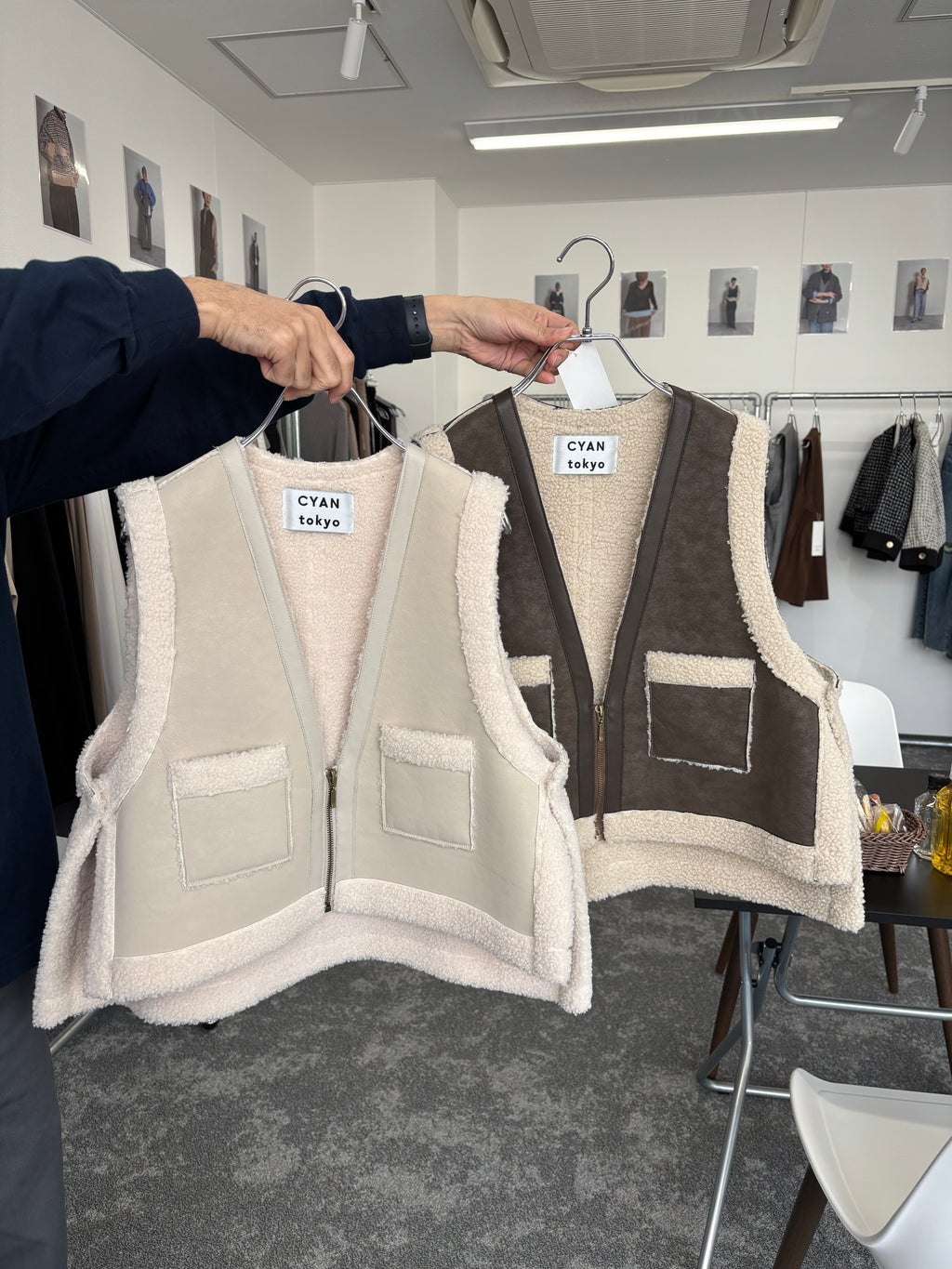 【予約⚡︎販売】バックオーバームートンベスト／604499／CYAN tokyo／2026 AW#1