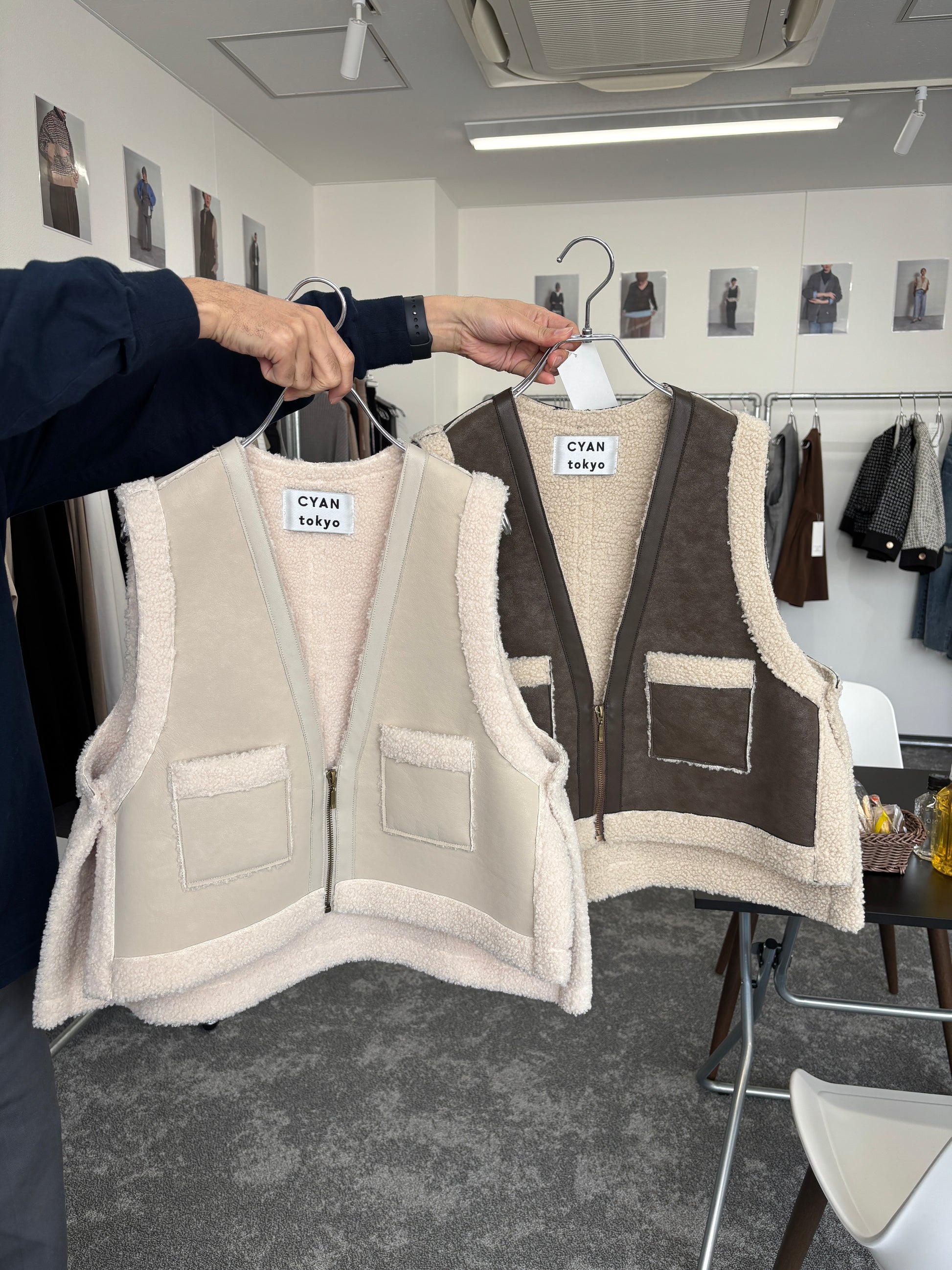 【予約⚡︎販売】バックオーバームートンベスト／604499／CYAN tokyo／2026 AW#1