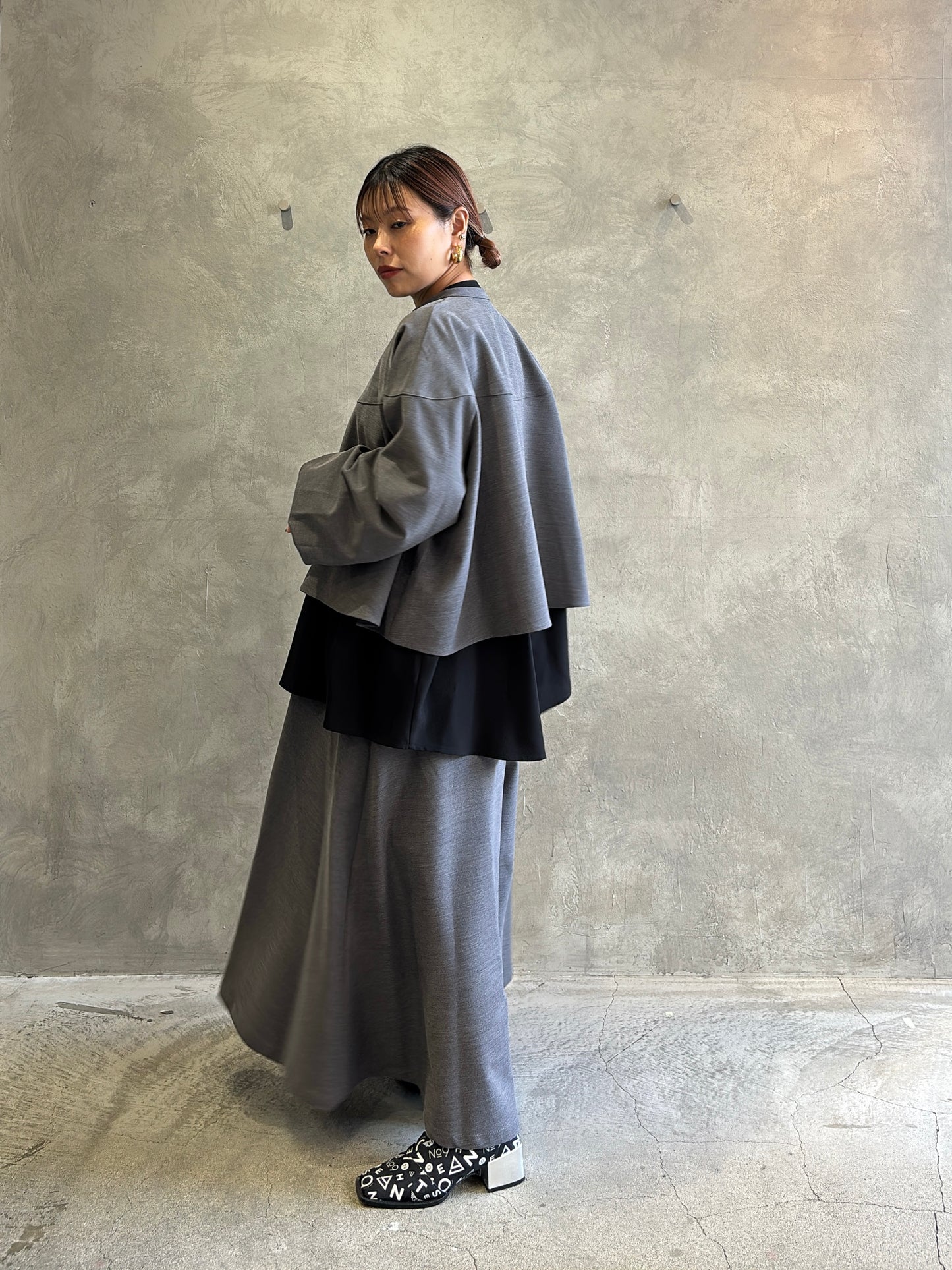 ラウンドステッチサーキュラシャツ／CYAN tokyo