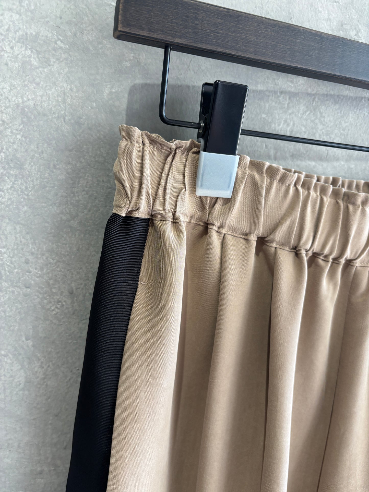 ピーチポプリンサイドテープワイドパンツ／trois