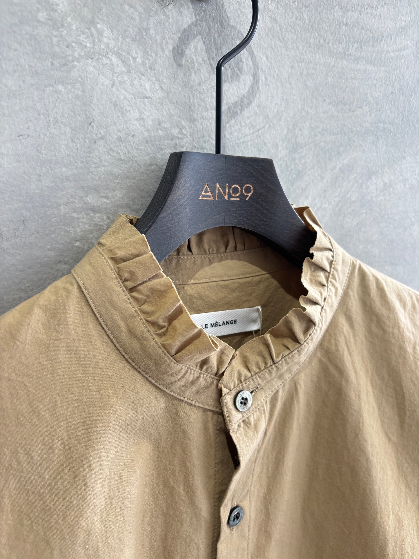 フリルシャツ／LE MÉLANGE