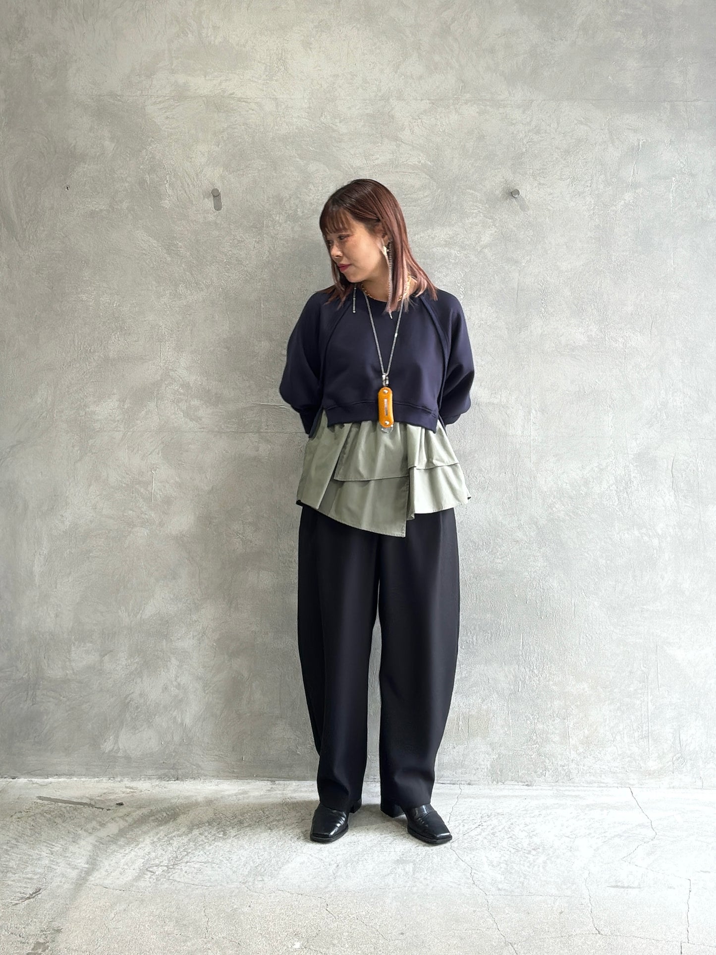 タックカーブパンツ／ANNA  KERRY