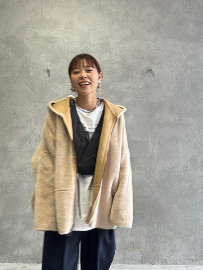 リバーシブルフェイクムートンフードコート／Dignite collier