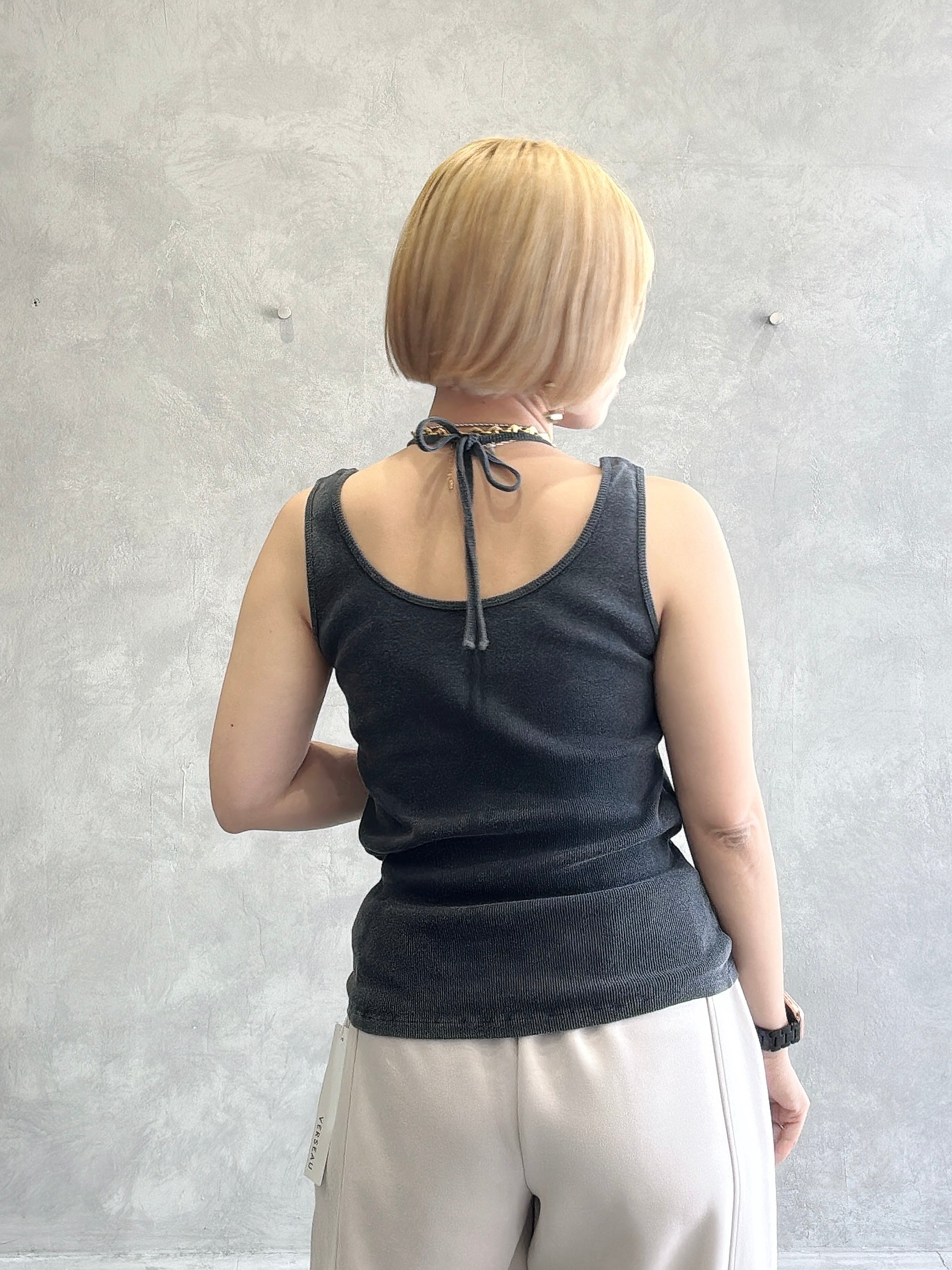 受付終了【週末限定⭐︎予約販売】ホルターデザインノースリーブ／VERSEAU