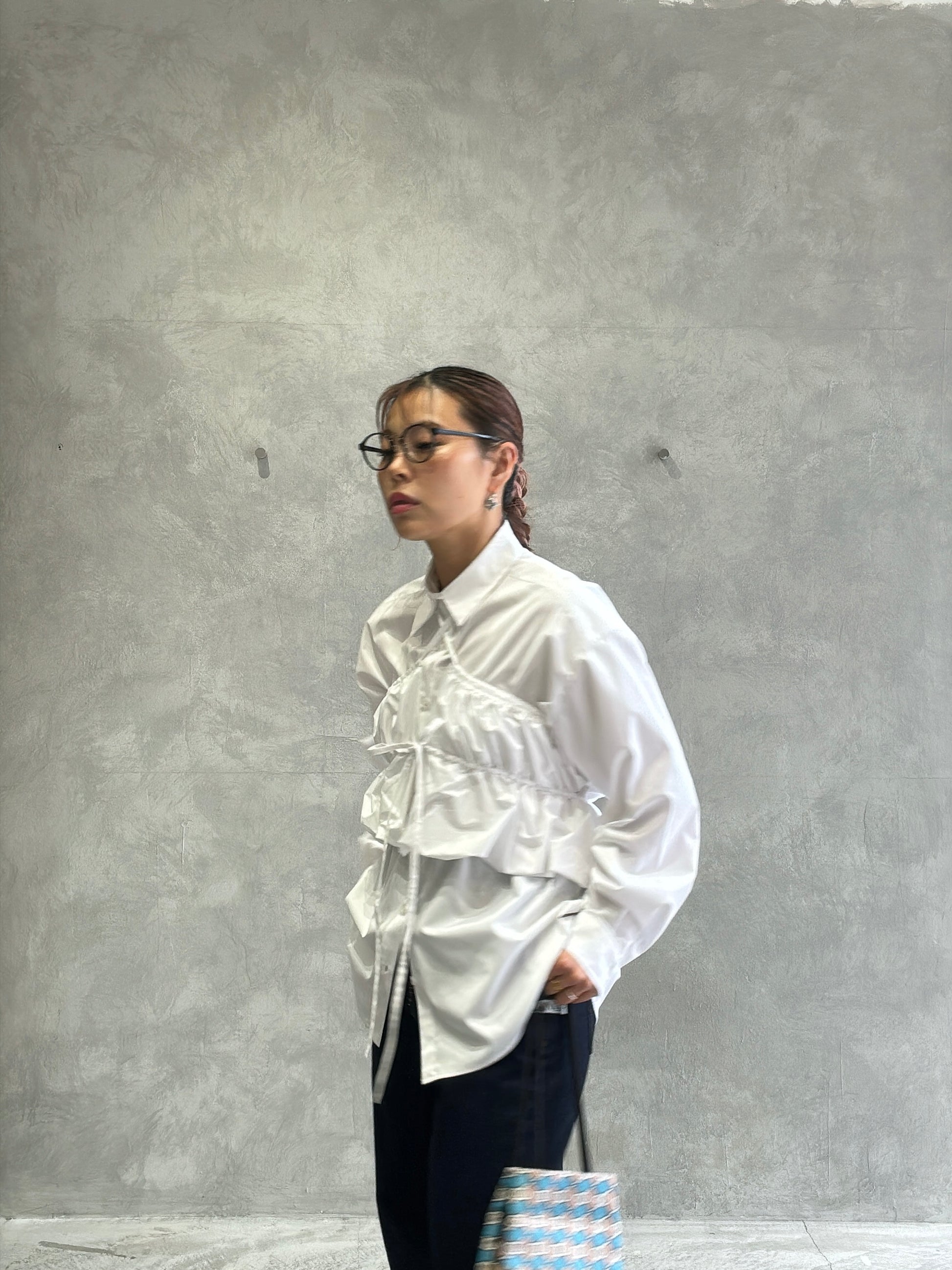 ギャザーぺプラム付きシャツ／VERSEAU