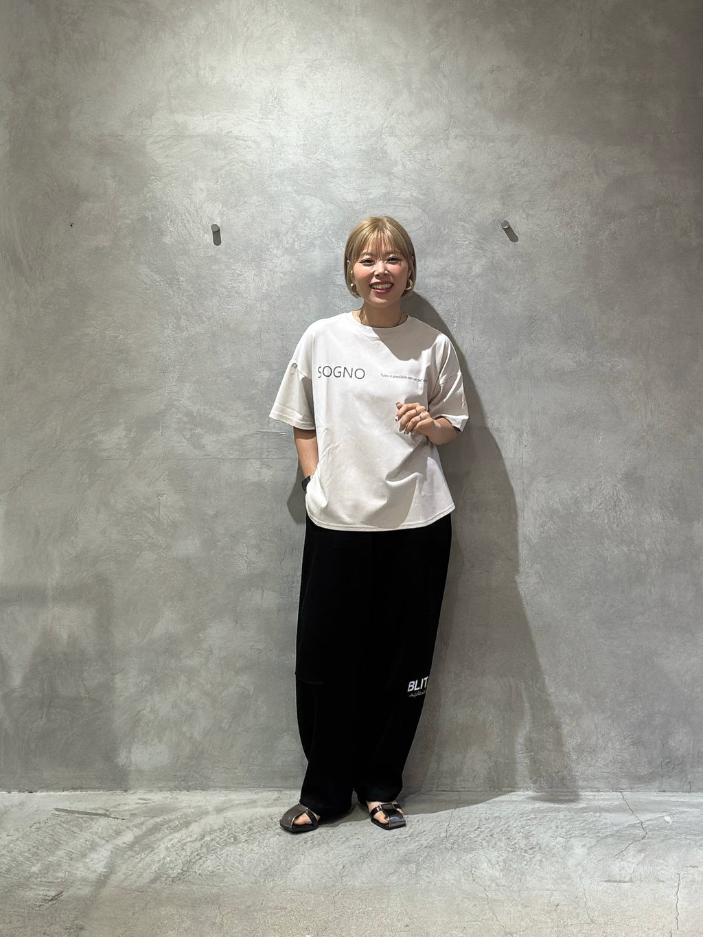 オーバーサイズロゴTシャツ／Anna Kerry
