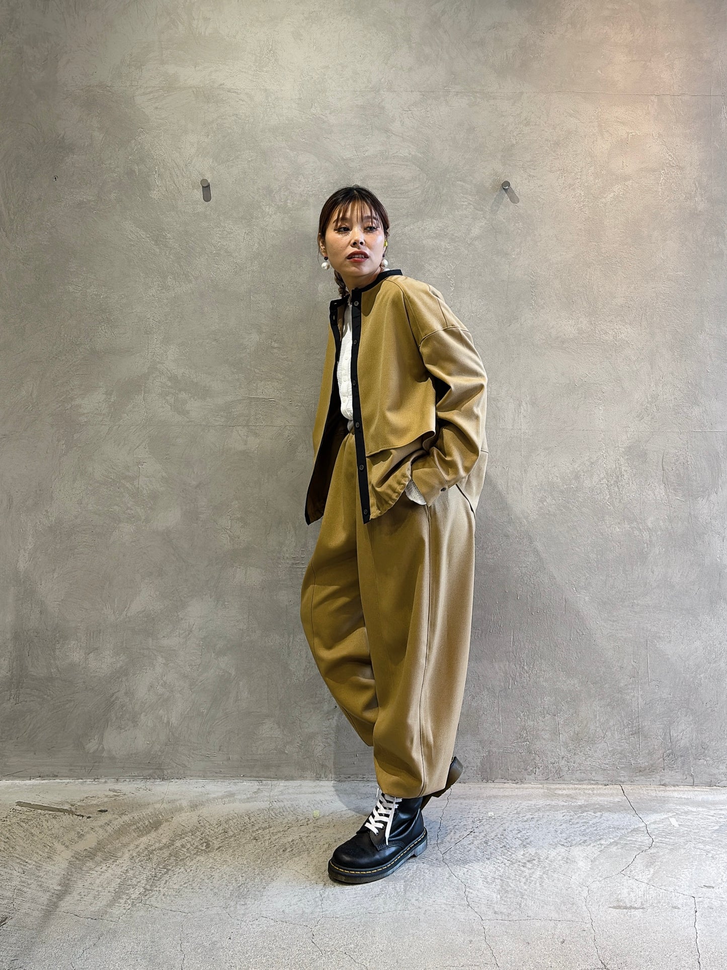 イージーカーブパンツ／trois